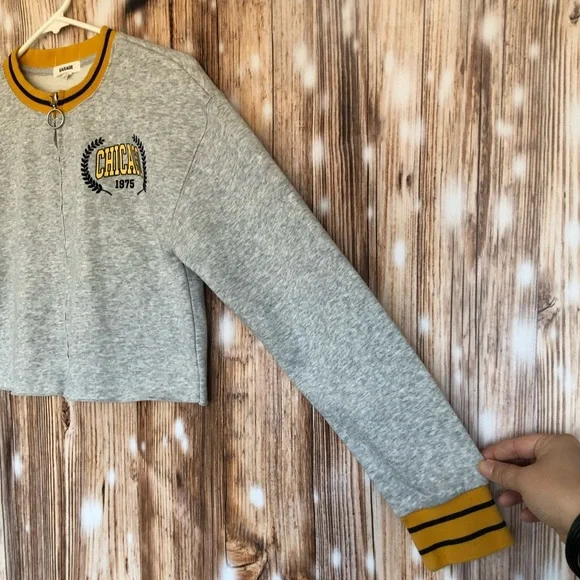 Garage Varsity Style Chicago 1975 Long Sleeve Zip Up Crop Sweatshirt - Picture 2 of 8